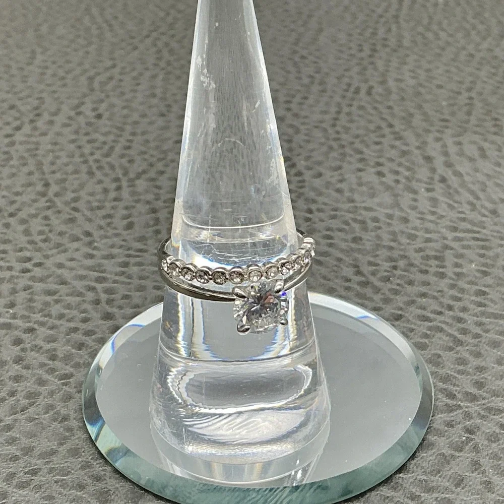 Ring Size 8‎ Silver Tone Clear Round Stone Accent Band Cocktail Womens Ring